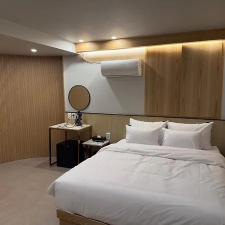Latree Hotel
