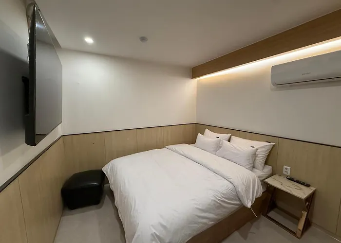 Latree Hotel *